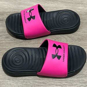 EUC Under Armour girls pink slides (size 12/13 ?)